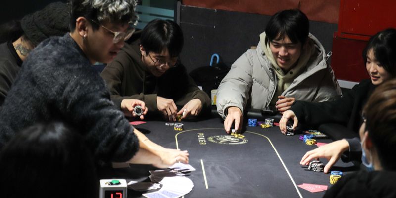 Cách đọc ám hiệu đối thủ trong ván bài lớn